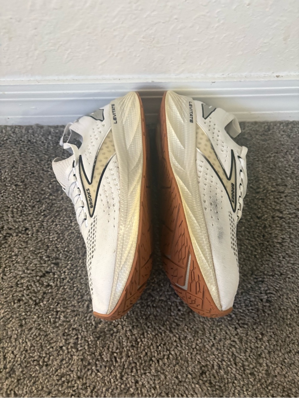 Brooks Levitate 6 Size 6 - Picture 8 of 13